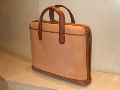 ファスナータイプのブリーフケース