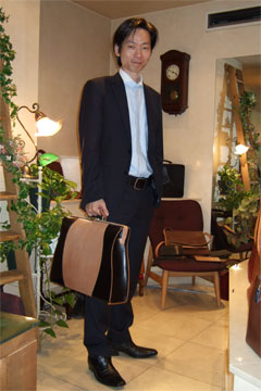 デコルテダレスバッグと名刺入