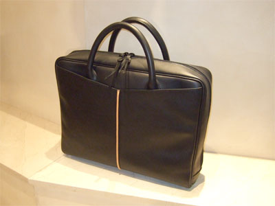 「エルム」（ファスナー式ブリーフケース）