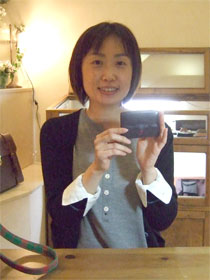 「トラペゾイド」（フォーマルなハンドバッグ）