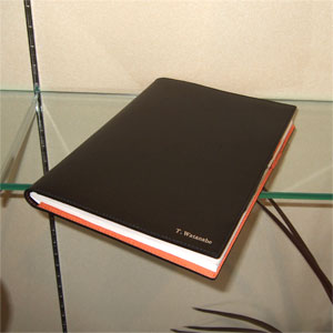 印象的なお色のA4サイズノートカバー