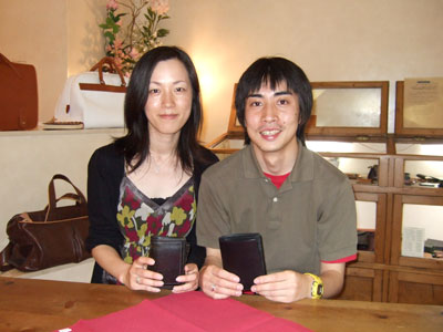 サプライズ・プレゼント用のふたつ折り財布