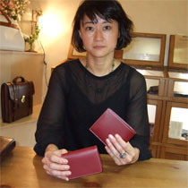 定番「カードたくさん二つ折札入れ」と「マチあり名刺入」