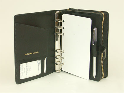 超大作、身の回り品をすべて持ち歩けるシステム手帳＆小物入れ