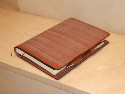 ワックス仕上げの手帳カバー