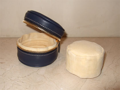 持ち運びに嬉しい「腕時計ケース」