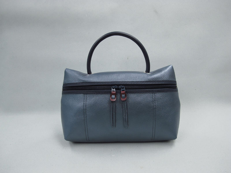 明日より、店頭にて、秋冬コレクション品を展示販売します。