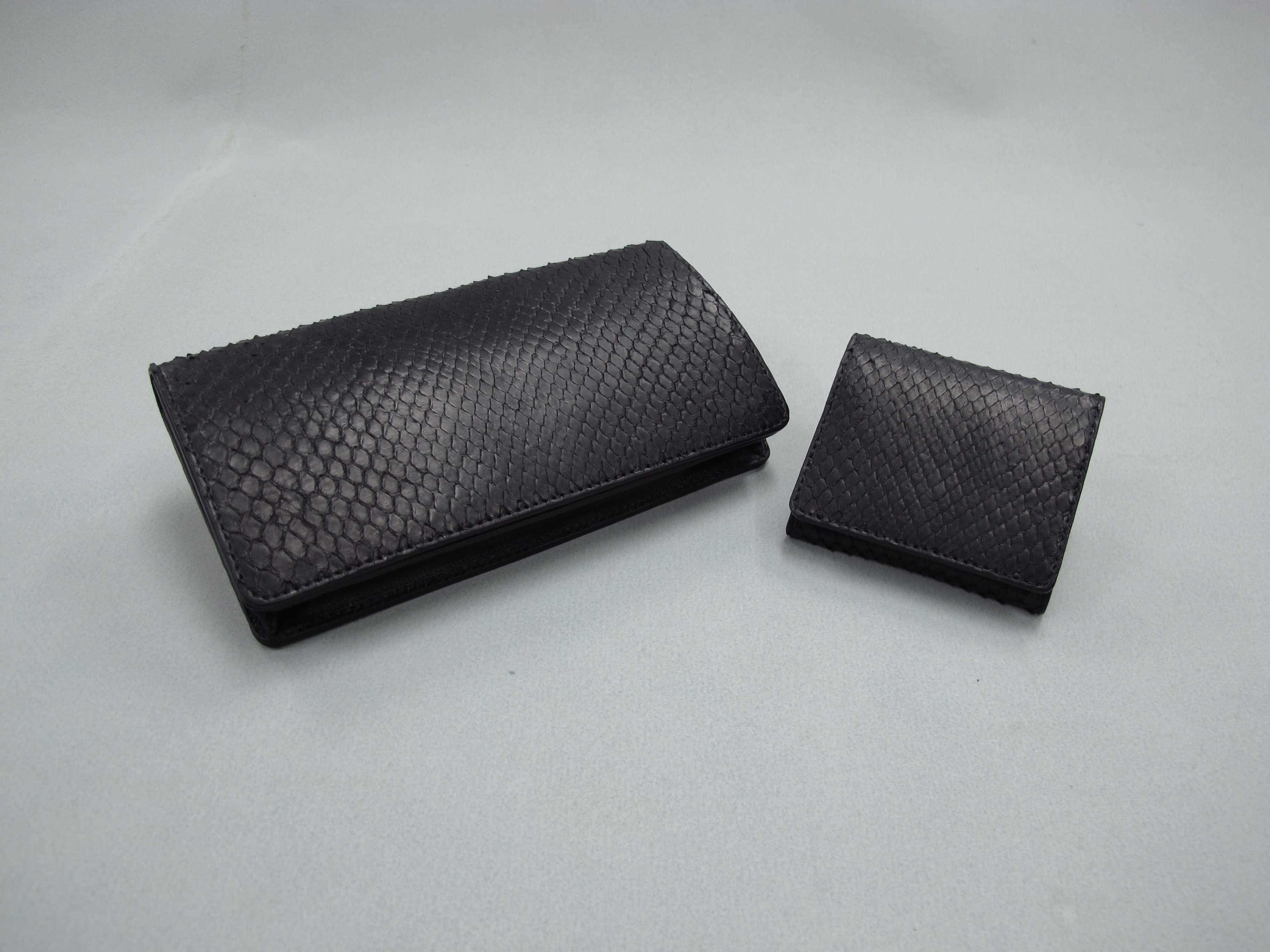 スネーク革のお財布をご注文いただきました。