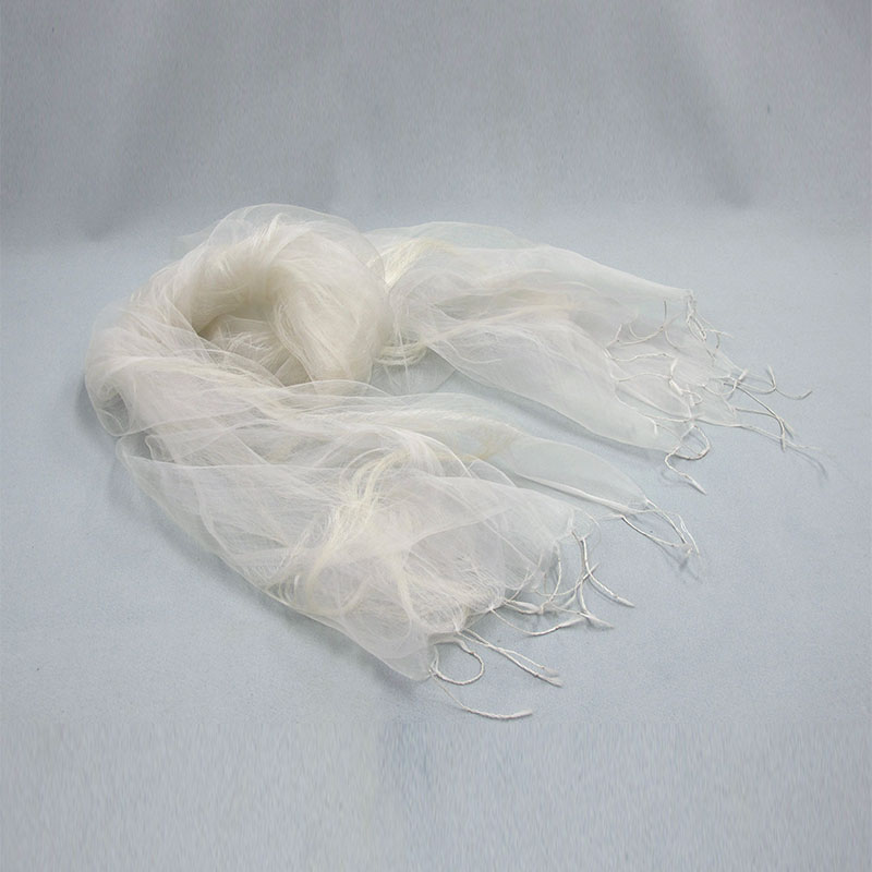 すてきなシルクストールが入荷しました。