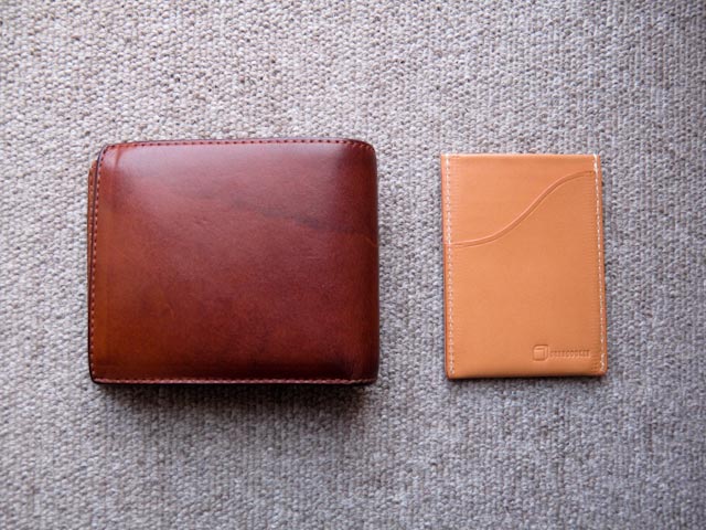 二つ折り札入れのその後と、新しい定期入れ　