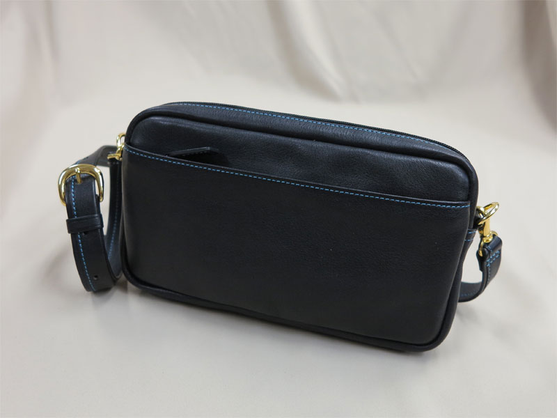 いまでは、あまり市場で見つけられない、ショルダーバッグ。