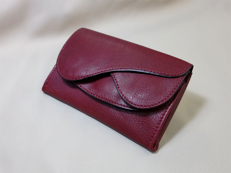 フタがみっつあるお財布