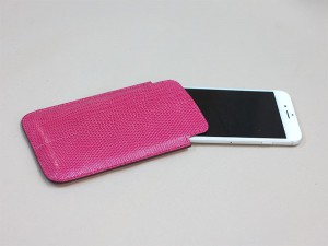 ピンクリザードのiPhoneケース