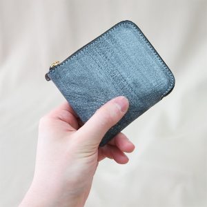 片手サイズのコンパクト財布