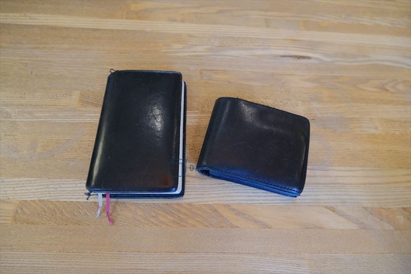 20年以上前の手帳カバーと二つ折り財布