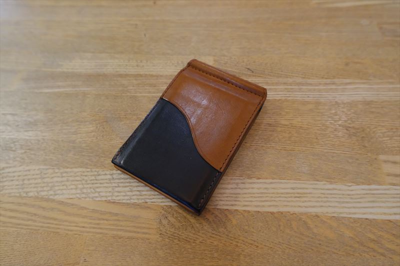 キャッシュレス用カード入れになった定期入れと新しいコンパクト財布