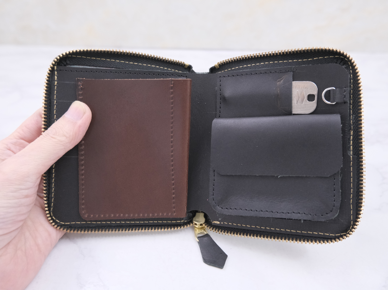 ダミー（本番製作前の試作）例　ファスナー二つ折り財布