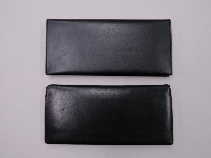 16年もののコンパクト財布と11年ものの長財布、大きさ比較