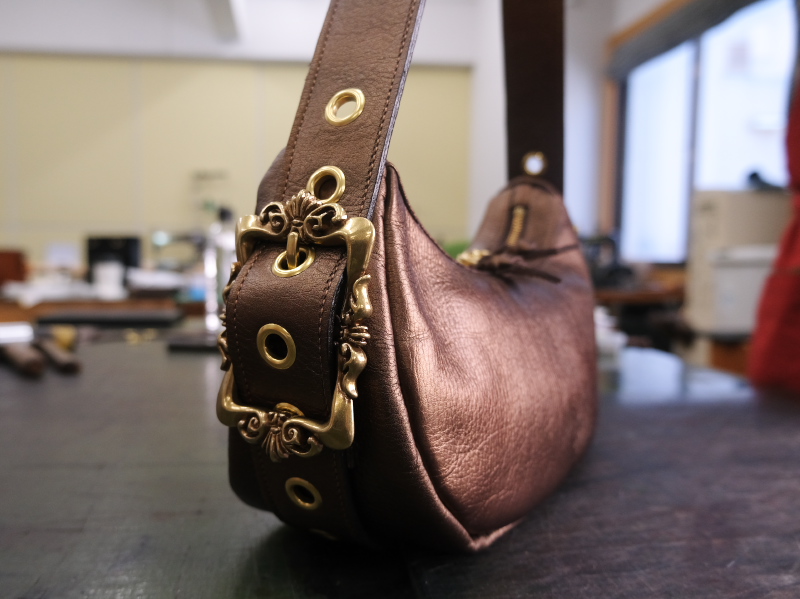 「革の制作教室 」ファッショナブルな生徒作品