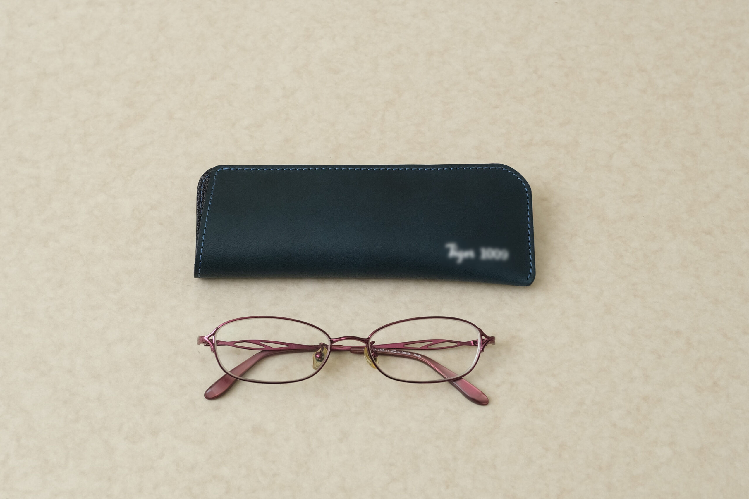 ふたつ目の誕生日プレゼントは小さなメガネケース 50805