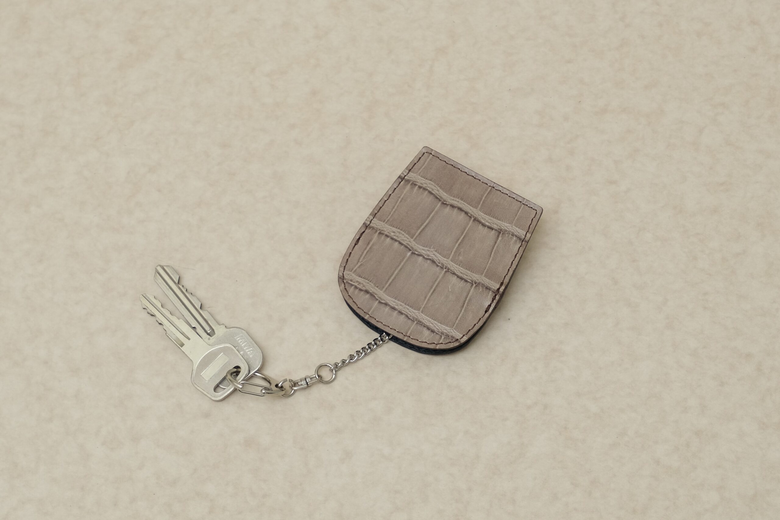 クロコダイル型押しのキーケース　510N