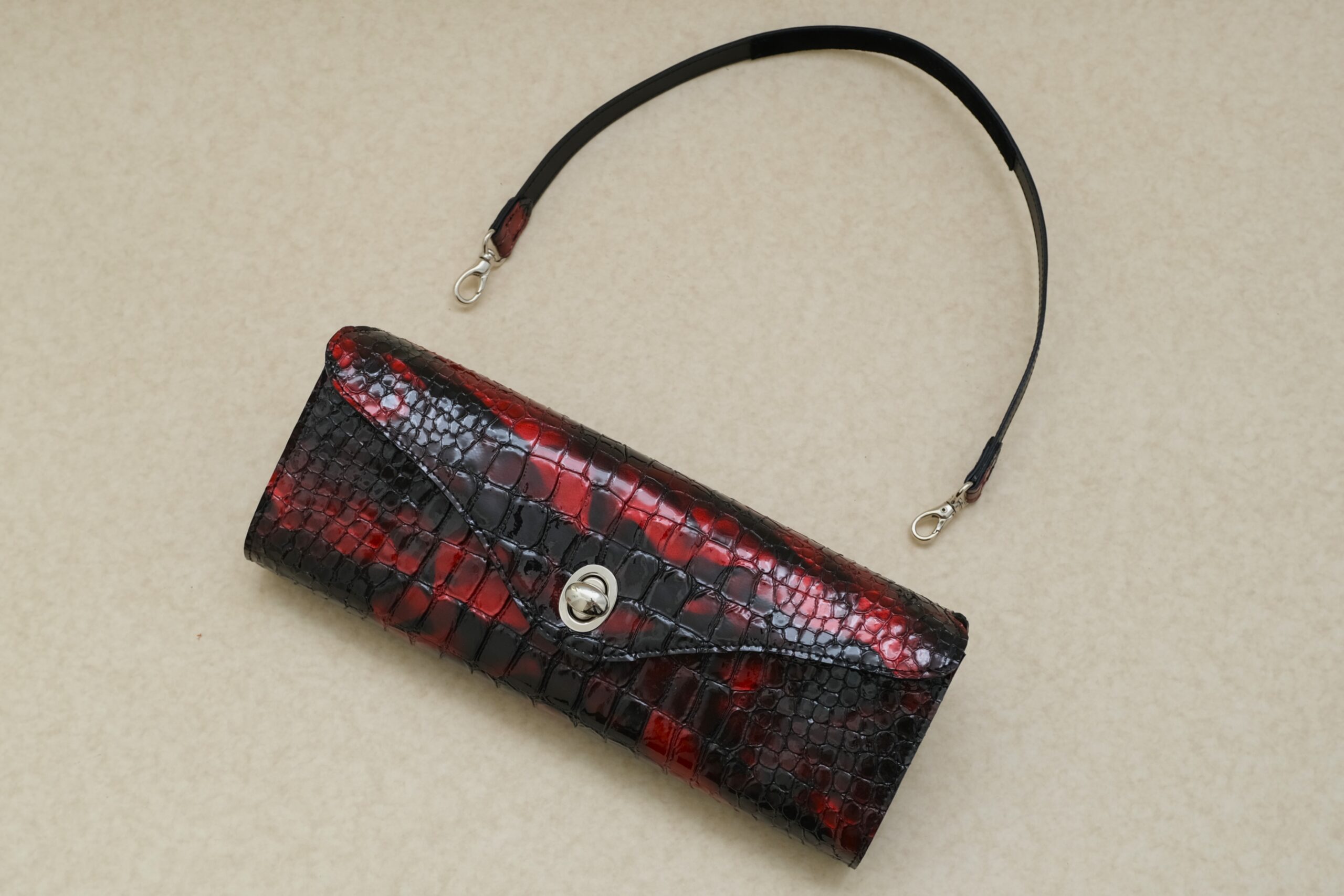 「叢雲　スカーレット」ショルダーバッグにもなるハンドバッグ